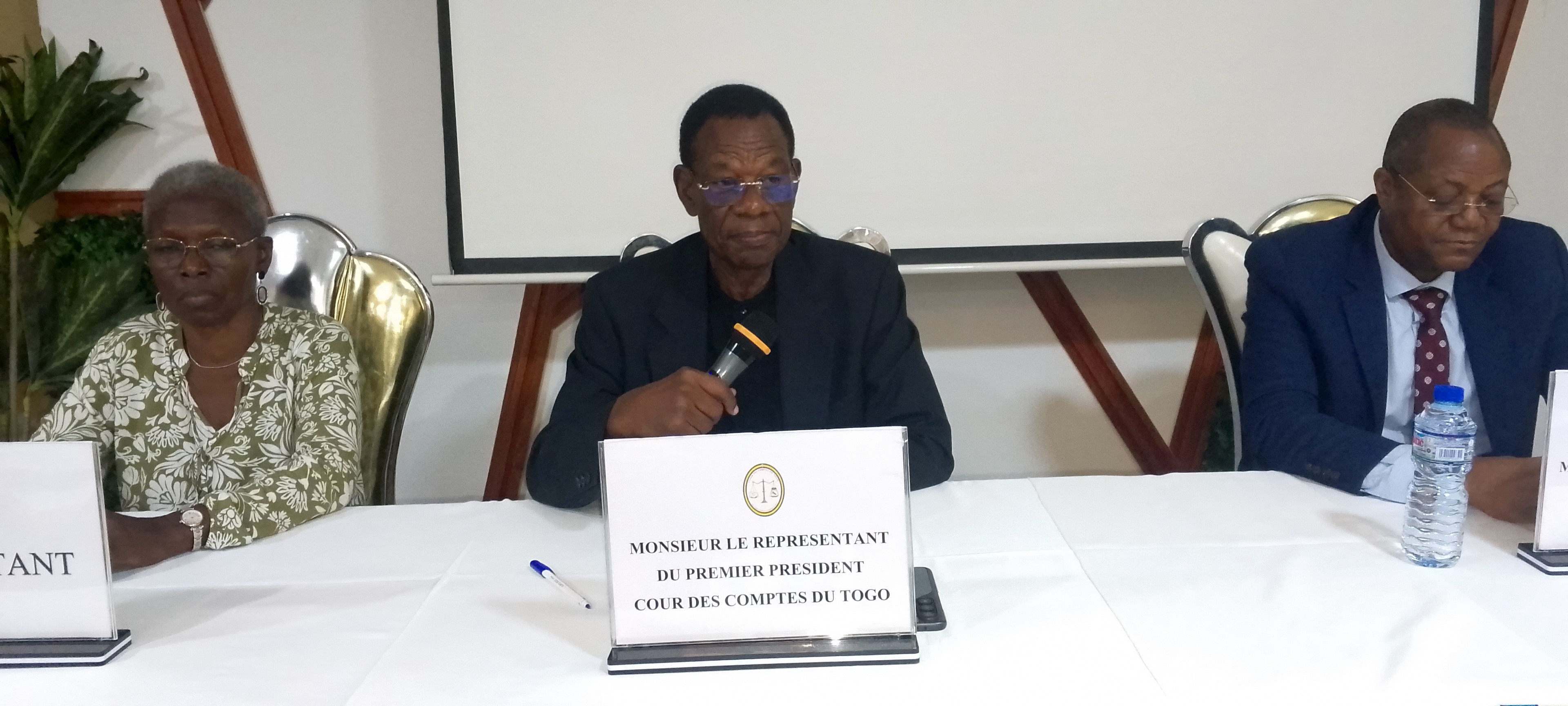 Le SG, M. FIATY au milieu